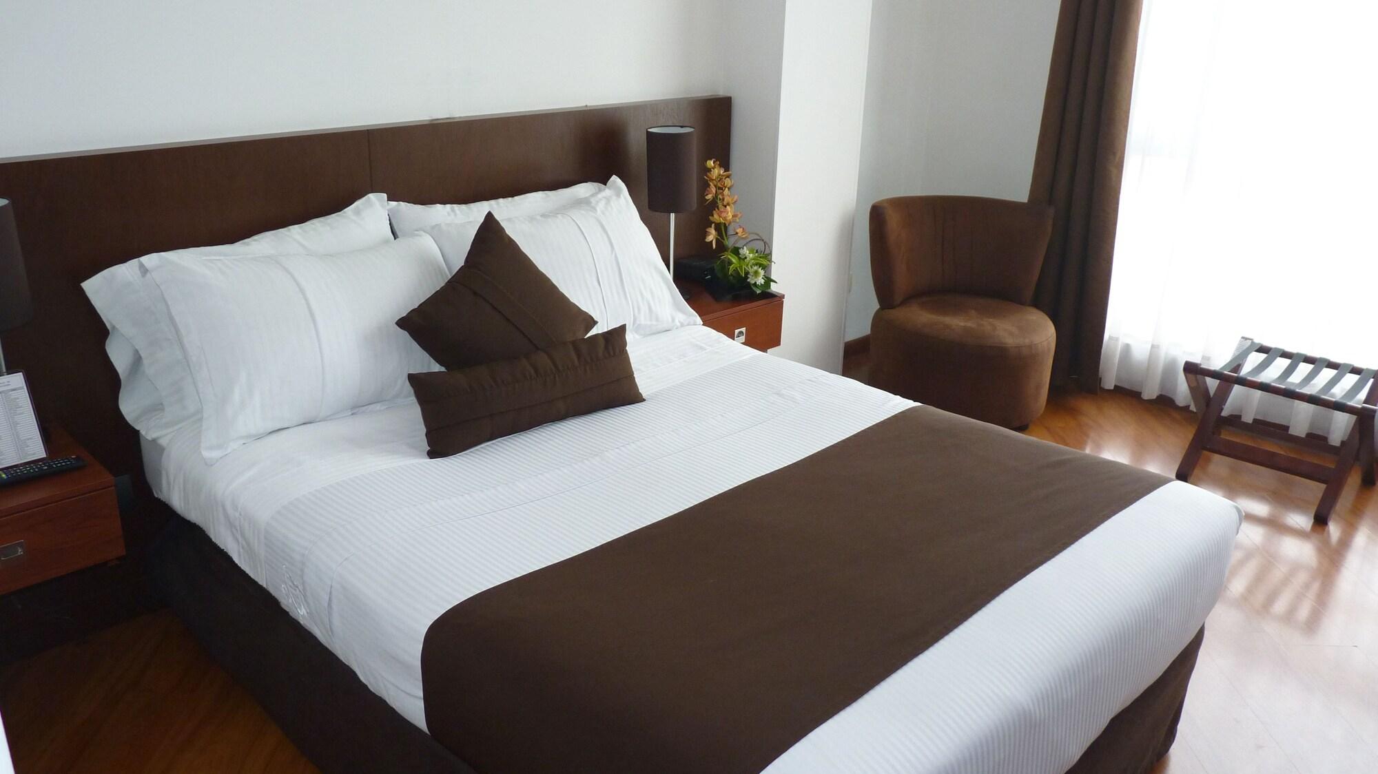 Hotel Casa Galvez Манисалес Екстериор снимка